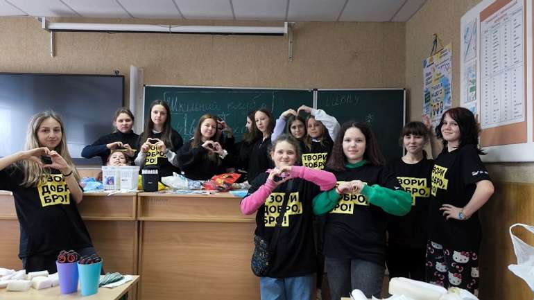 Захисникам України від лубенських школярів із любов'ю