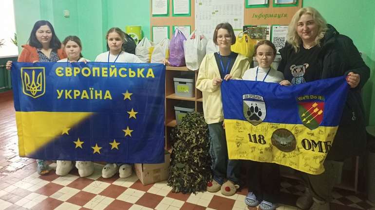 Полтавські школярі передали гумвантаж фронтовикам ЗСУ