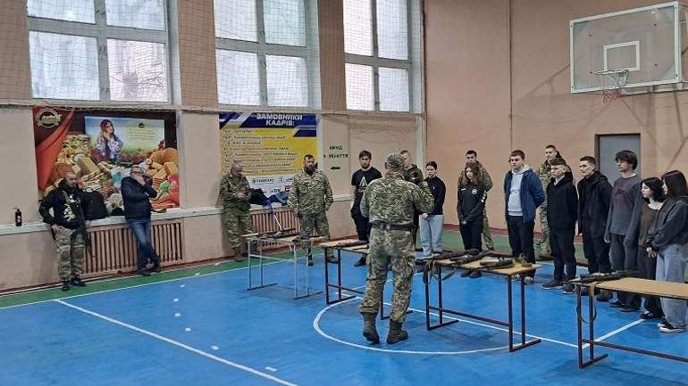 Партія «ДІЯ» і молодіжна організація «ГРІМ» влаштували вишкіл для школярів Кременчука