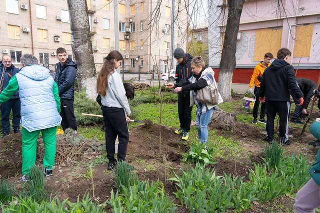«Парк Честі» у пам'ять про Героїв висадили у Запоріжжі_5