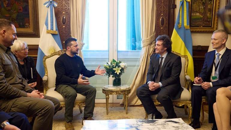 Популіст Мілей перевершив шоумена Голобородька