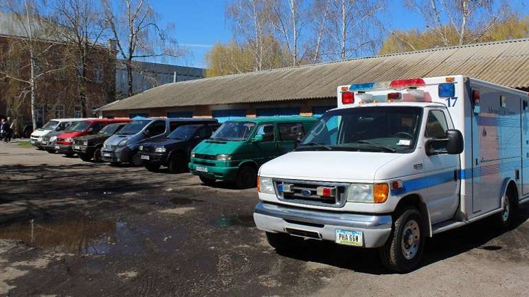 Підприємці Миргорода придбали автівки захисникам України