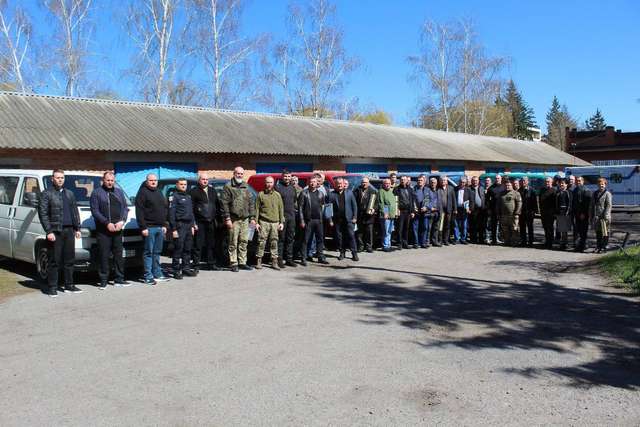 Підприємці Миргорода придбали автівки захисникам України_1