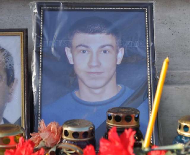 (19 лютого 2014 року біля обласного управління СБУ загинув студент Дмитро Пагор)