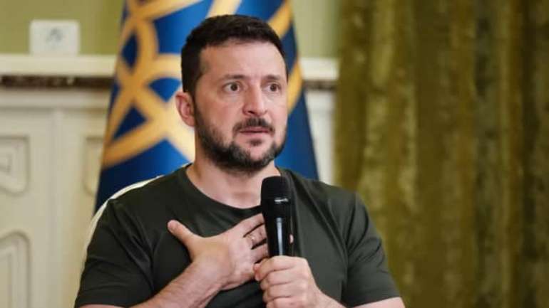 Чихуахуа під диваном і тиша у Вашингтоні