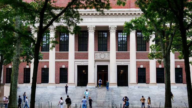 Гарвардський університет подав до суду на адміністрацію Трампа через замороження фінансування