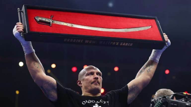 Усик - Дюбуа: The Ring назвав нову дату бою за титул абсолютного чемпіона світу