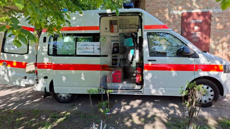 Німецькі благодійники передали кобеляцьким медикам автівку