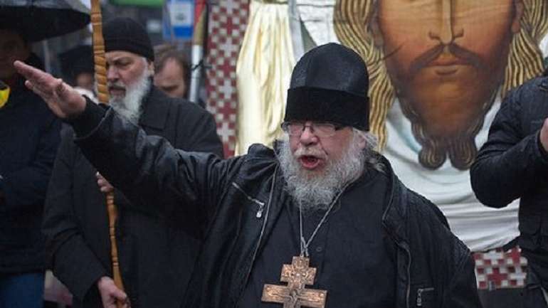 Московський пархат пазурями вчепився в українську паству