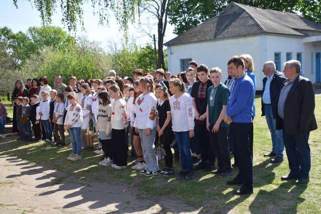 Чин захисника України із Нових Санжарів Миколи Гордецького увічнили у граніті_5