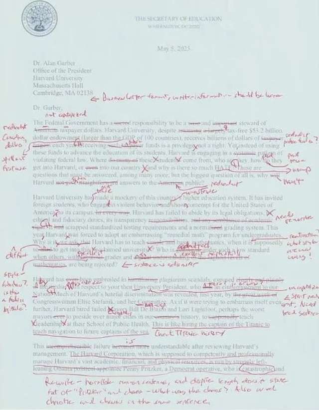 Безграмотний міністр освіти погрожує припинити фінансувати університети_1