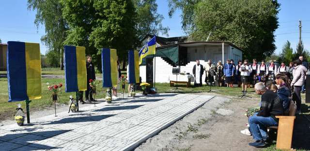 Алею Слави у пам'ять про полеглих захисників відкрили у Пирятинській громаді_1