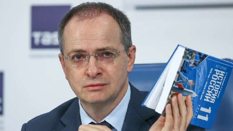 Українські гниди серед московських вошей: досвід Мєдінского