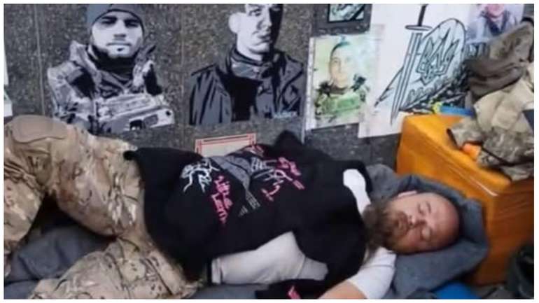 Влада мовчить — ветеран голодує: протест на Майдані через військове кладовище