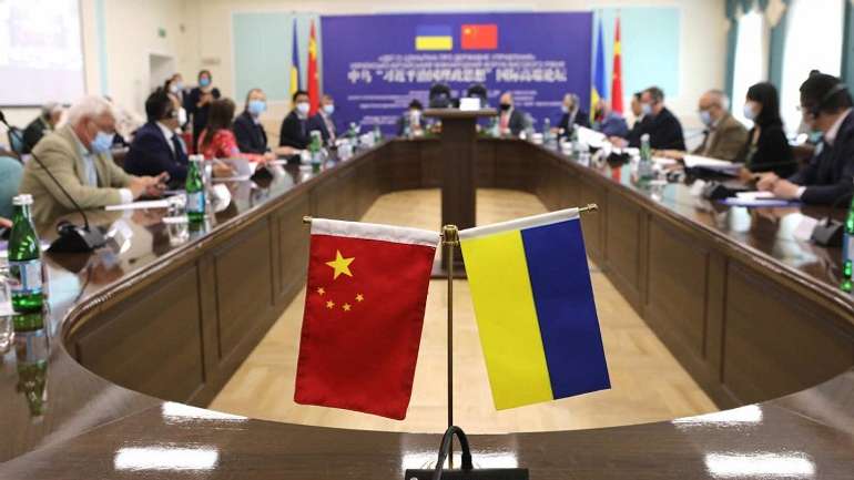 Місце США у перемовинах між Україною і РФ поступово займає КНР