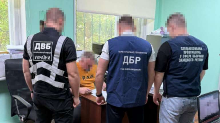На Хмельниччині ДБР викрило злочинну схему збагачення на постачанні хліба до військової частини