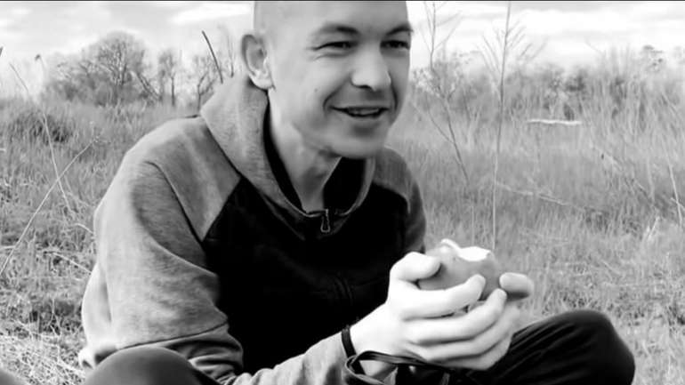 «Рік мріяв про яблуко»