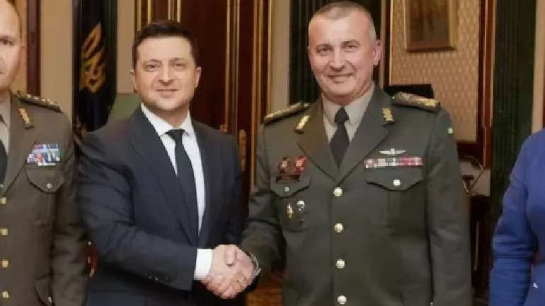 Фортифікації, владні селфі й бойові офіцери ЗСУ як цапи-відбувайли