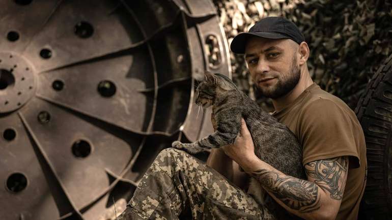 На позиціях десантників не знайдеш жодного кота чи пса, який був би «просто тварина»
