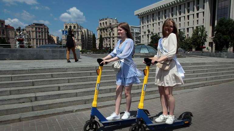 Дівчата все частіше після школи приймають рішення виїхати з України