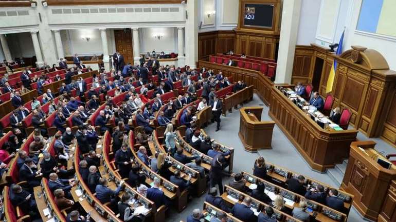 Народні депутати намагаються скласти мандати, однак відпускають не всіх