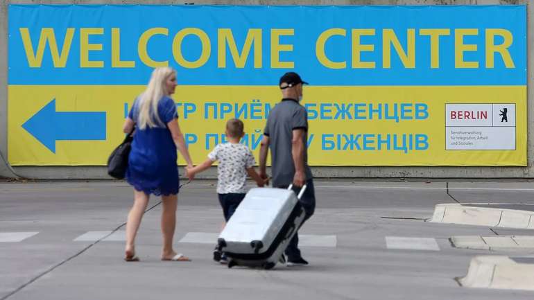 Українці продовжують втікати з «країни мрій Зеленського»