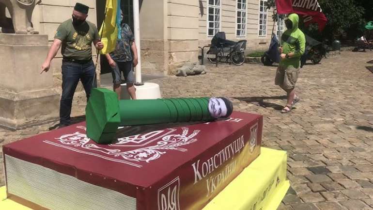 Монархія для волелюбного народу