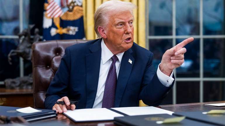 У США звільнили низку слідчих, які займалися розслідуваннями у справах проти Трампа