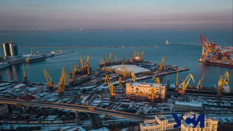 Зеленський заради утримання при владі розпродує Україну.