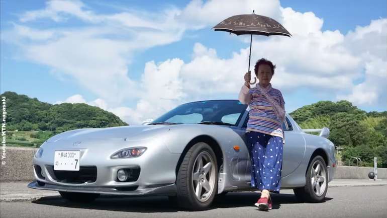 Mazda викупила RX-7 у 80-річної японки, яка 25 років їздила на авто мрії, натхненна аніме