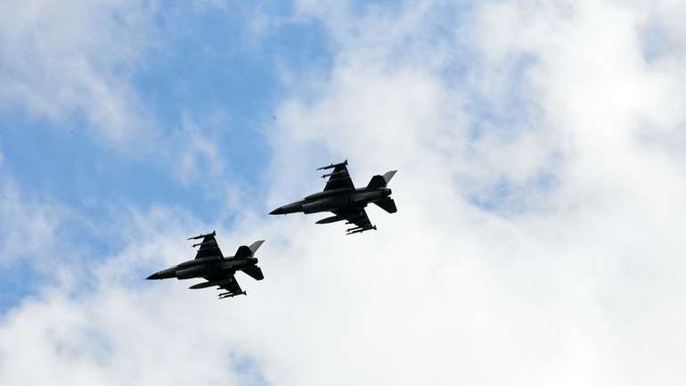 Під час повітряної атаки рф українські F-16 ховалися в повітряному просторі Румунії