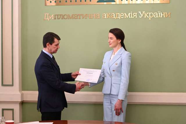 Послиця України в Омані не подала декларацію до НАЗК_1