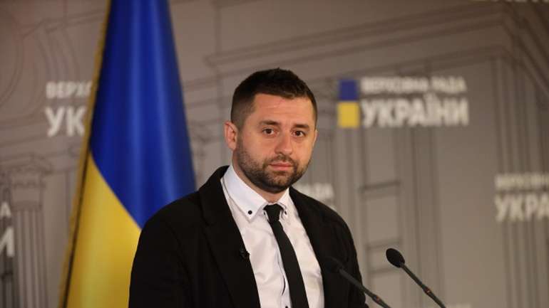 Як черві... Арахамія продовжує розхитувати Банкову