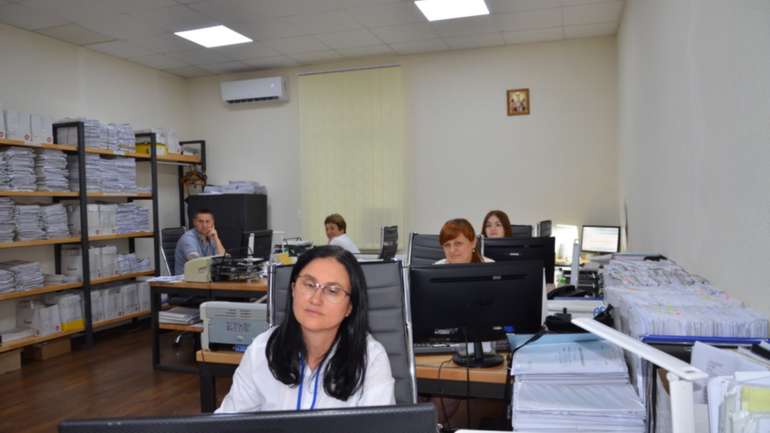 «Тримай у конверті»: у судах виявили практику неофіційних виплат працівникам апарату