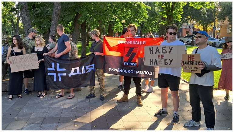 FT: 70 «Слуг народу» не хочуть голосувати за новий закон про НАБУ, побоюючись помсти