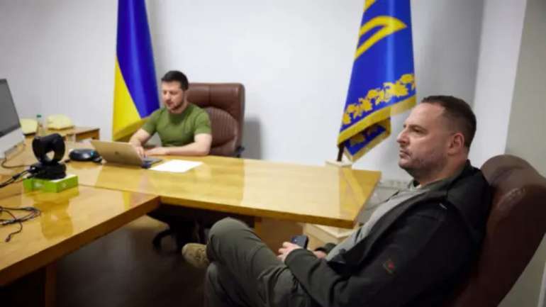 Закон для своїх: Зеленський підписав недоторканність ОПи