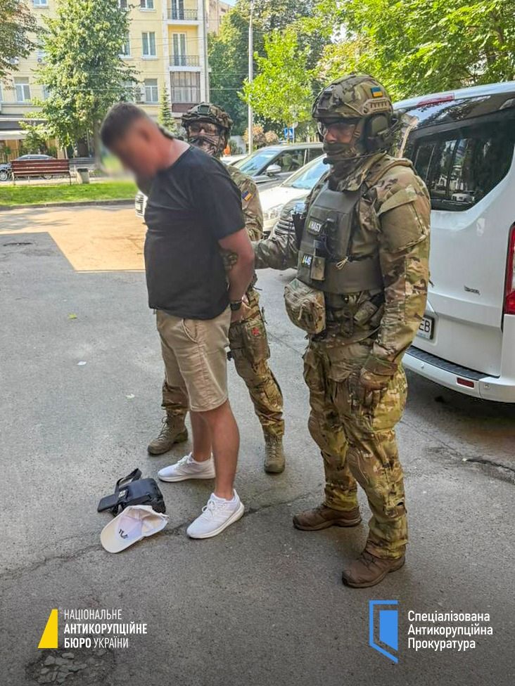 НАБУ і САП викрили на хабарі нардепа, очільника міської адміністрації, військових НГУ_3