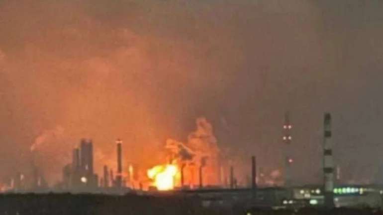 Reuters: Українські дрони вивели з ладу половину потужності Рязанського НПЗ