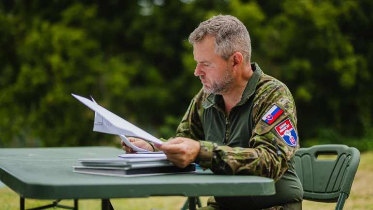 Президент Словаччини не дозволив громадянам воювати в Україні