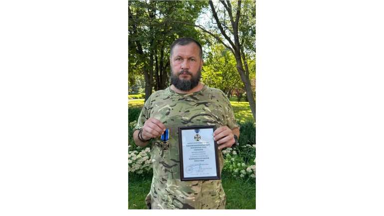Головнокомандувач ЗСУ відзначив голову ОУМ «ГРІМ» Олександра Оловаренка