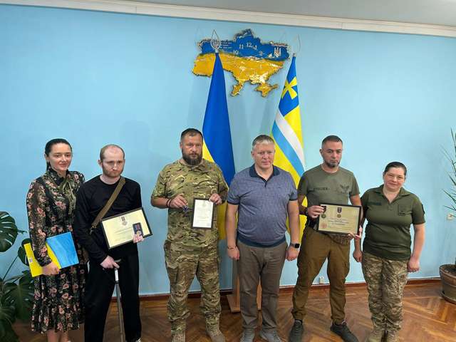 Головнокомандувач ЗСУ відзначив голову ОУМ «ГРІМ» Олександра Оловаренка_1