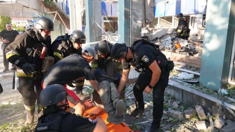 Війська рф поцілили по автовокзалу в Запоріжжі: кількість постраждалих зростає