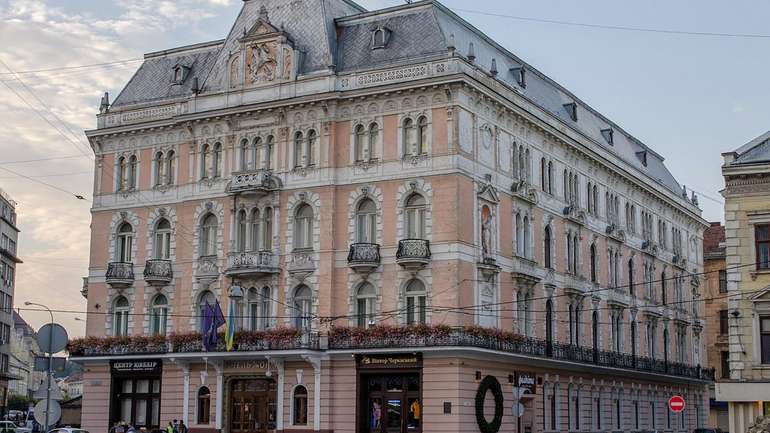 Львівського олігарха Кривецького оштрафовано через занедбаний фасад готелю