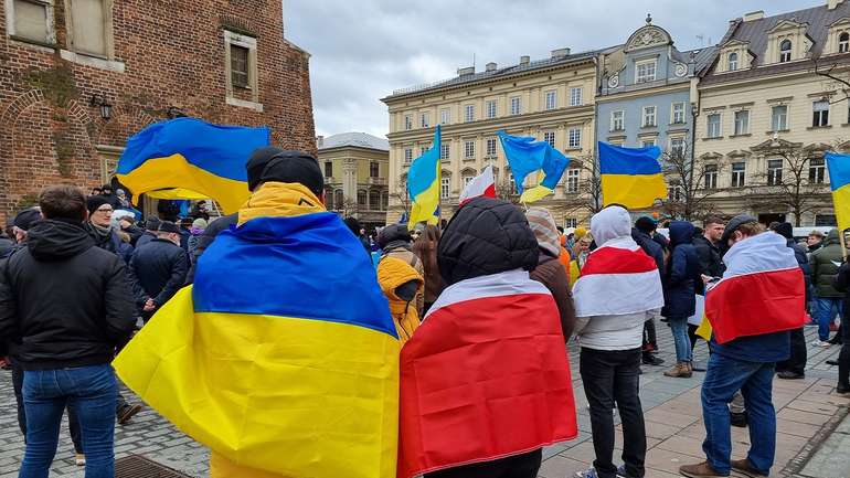 30 вересня 900 тисяч українців у Польщі втратять право на захист і медичні послуги