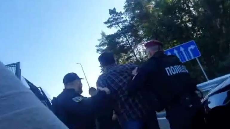 У Мархалівці, де відкрили військове кладовище, місцеві жителі організували протест
