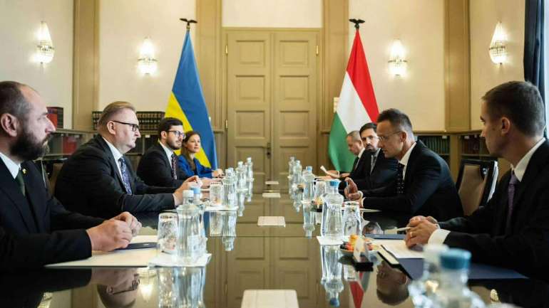 Сіярто звинуватив Київ у погіршенні відносин між Угорщиною та Україною