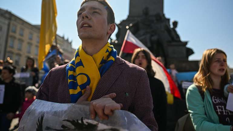 Українці продовжують втікати з країни мрії Зеленського