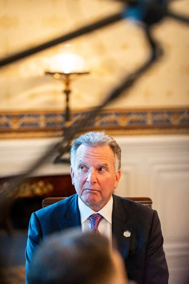 Стів Віткофф, спецпосланець Трампа на Близькому Сході, зробив ОАЕ однією з перших своїх зупинок ще до того, як Трамп офіційно обійняв посаду.