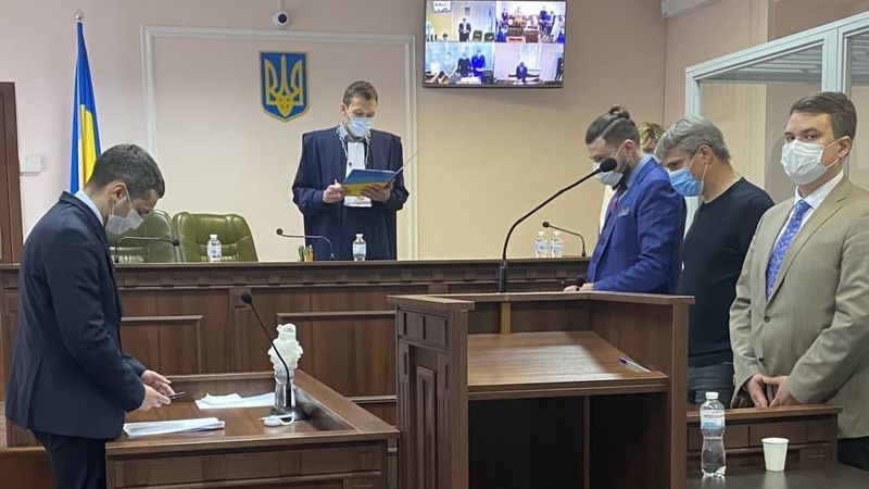 Олександр Тісленко у суді (другий праворуч) 