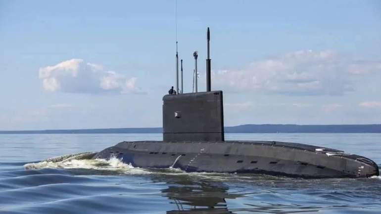 У Середземному морі тоне російський підводний човен «Новоросійськ»